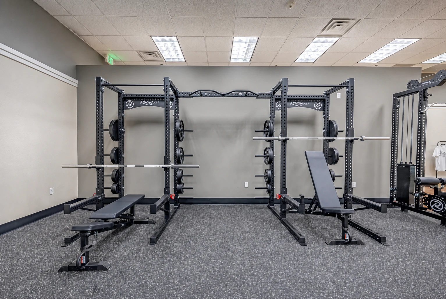 Strength and cardio training area at Rozay Golf